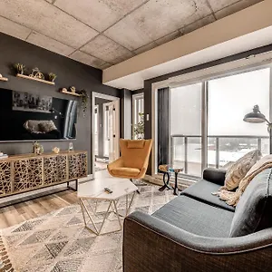 Le Dark Luxury View And Rooftop Pool Quebec City