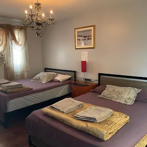 Self Service Small Breakfast, 2 Double Beds Private Montreal